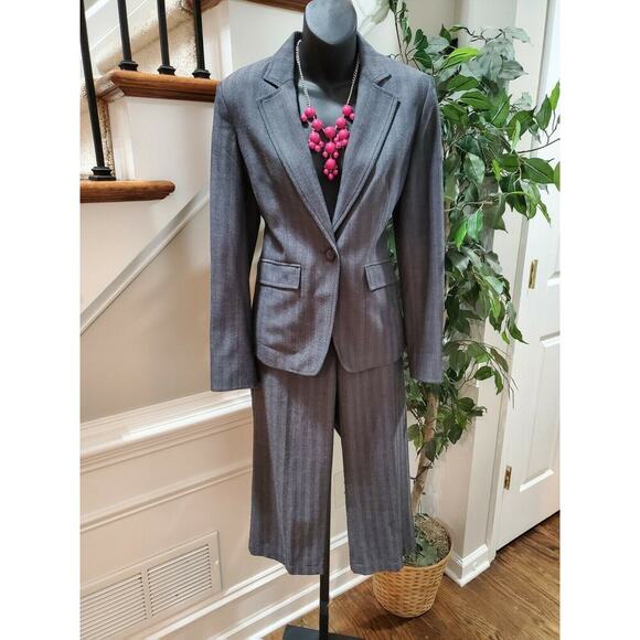 Apostrophe Women's Gray Polyester Single Breasted Blazer & Pant 2 Piece Suit 4 - Picture 1 of 11